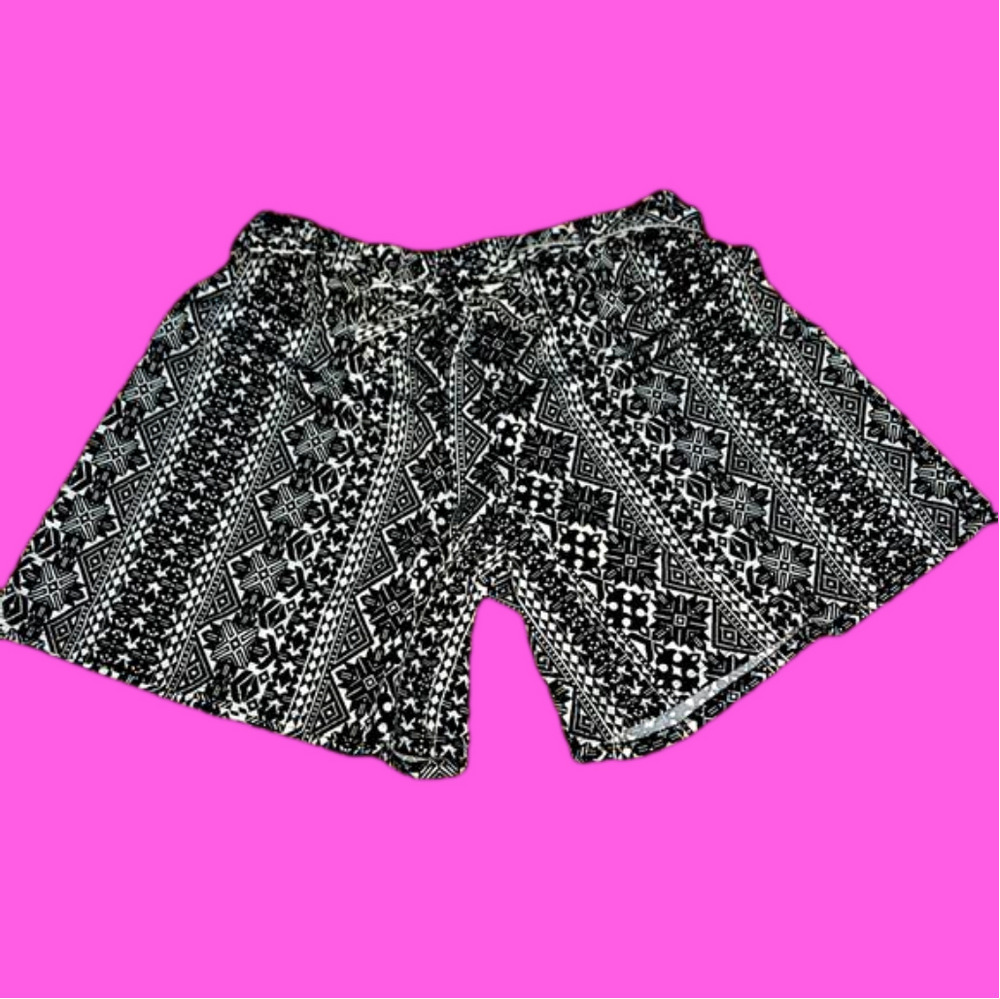 Super cute New Directions shorts Large